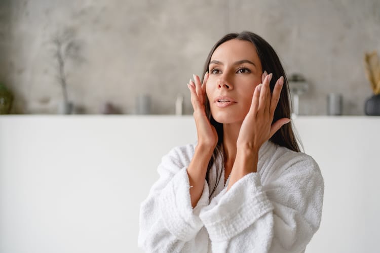 Why Your Morning Coffee Isn’t Enough: The 5-Minute Lymphatic Ritual to De-puff Your Face