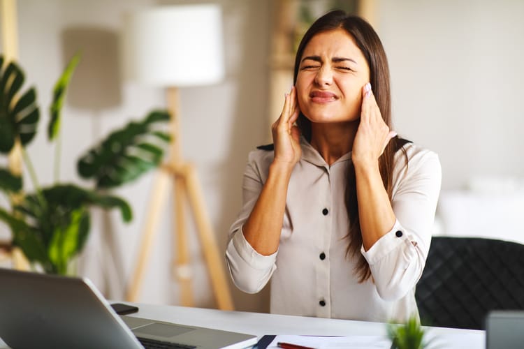 The Jawline Tension Trap: How Stress is Squaring Your Face (and the 2-Minute Release)