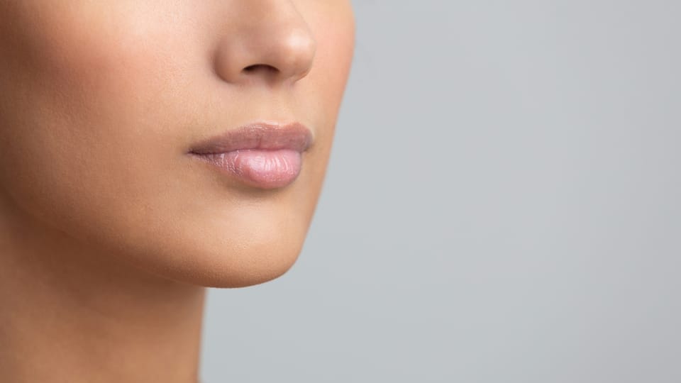 Natural Lip Plumping: The Secret to Fullness Without Fillers