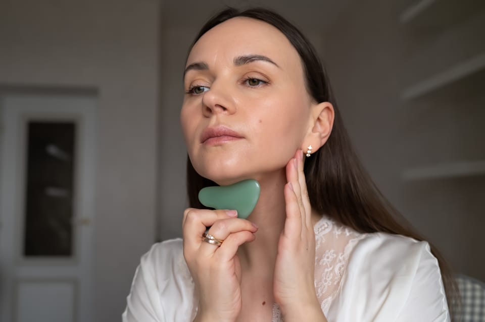 The Jawline Architect: Why Your Gua Sha Isn't Working (Yet)